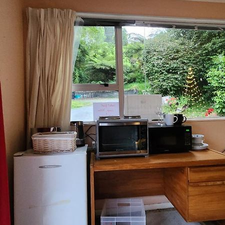 The Treehut At The Rabbithole, Upper Hutt Hotel Akatarawa Exterior foto