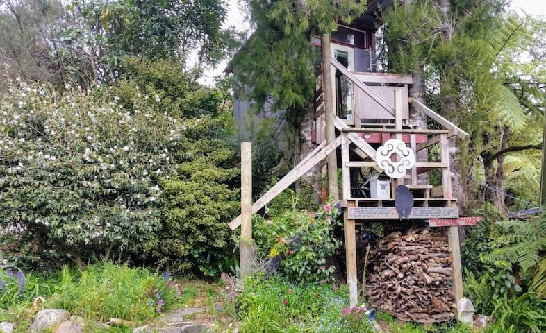 The Treehut At The Rabbithole, Upper Hutt Hotel Akatarawa Exterior foto